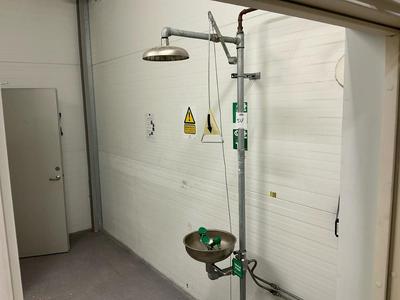 Overview picture of Body emergency shower